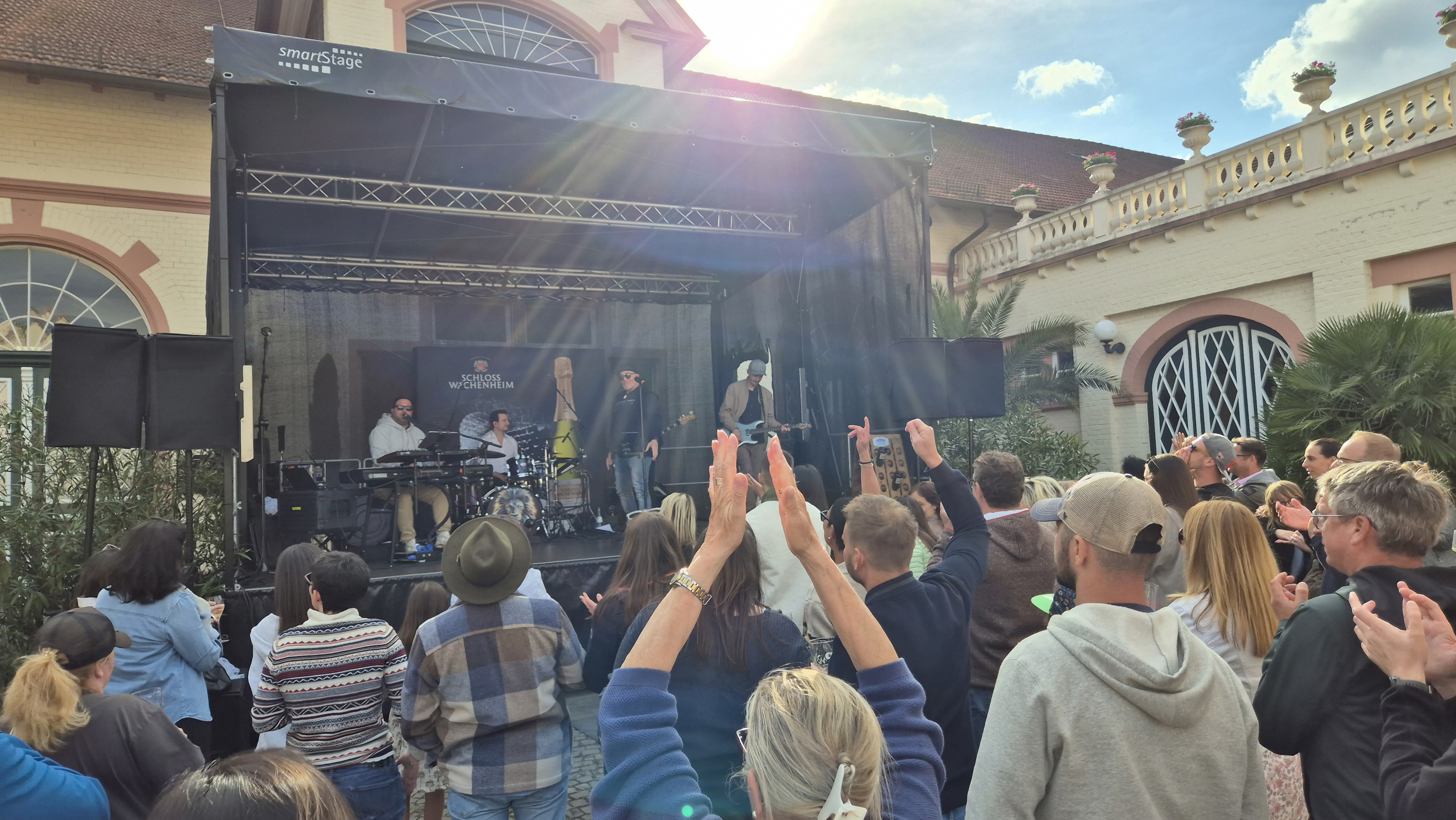 Bild: LIVEMUSIK im Schlosshof mit Jens Huthoff & Friends